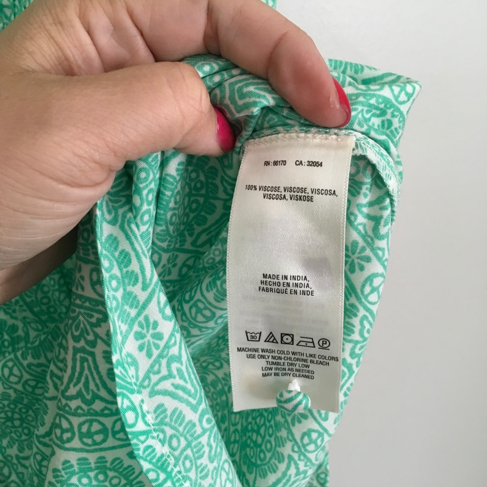 ❌SOLD❌ Anthropologie Mave green button front tank - Picture 3 of 4